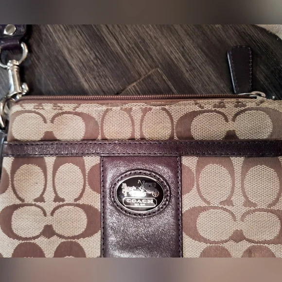 Beautiful Vintage Coach Crossbody - Picture 3 of 7